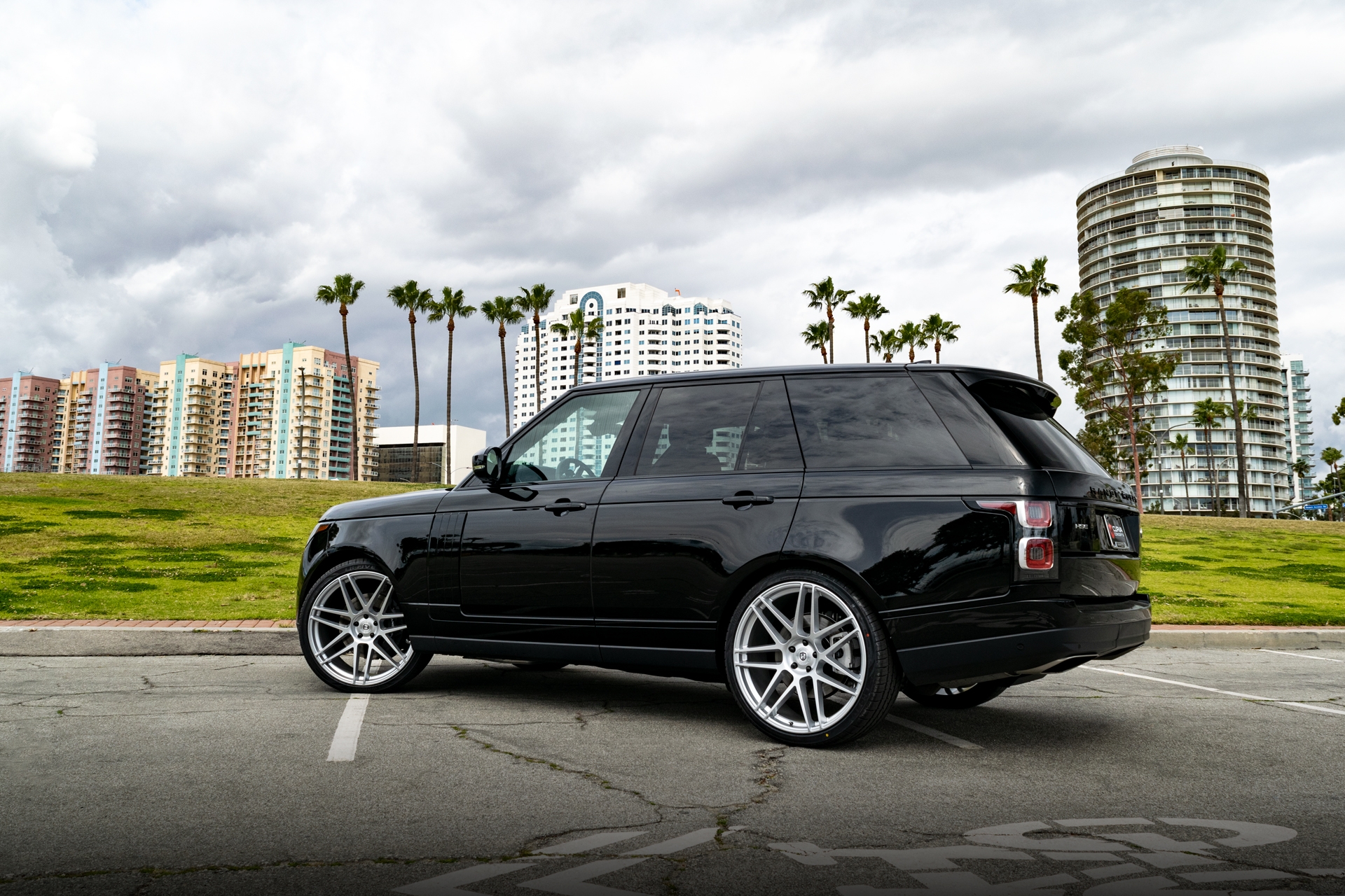 Curva Concepts C300 Aftermarket Wheels on a Range Rover HSE