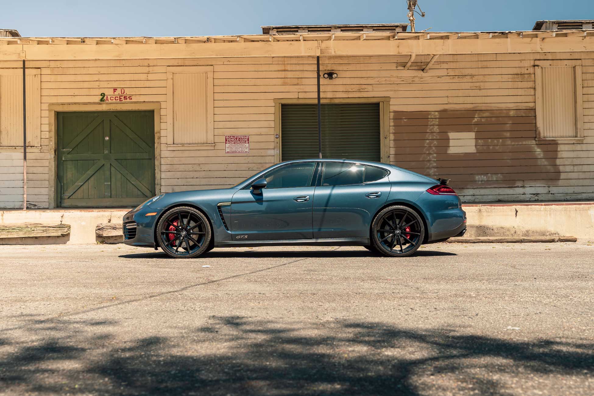 Porsche Panamera GTS on staggered 22x9 and 22x10.5 Curva CFF46's