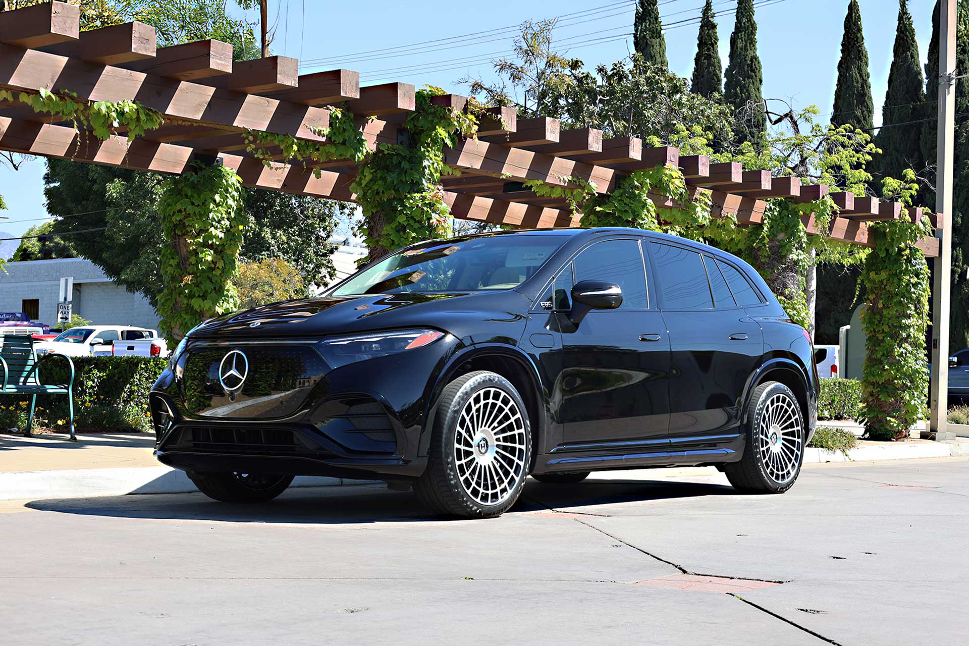 black mercedes benz eqs 580 with curva concepts cf1 forged wheels in gloss black machined finish