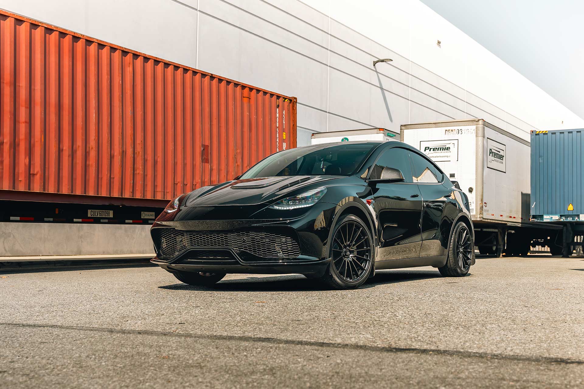 black tesla model y with black machined satin tint cff75 flow forged wheels