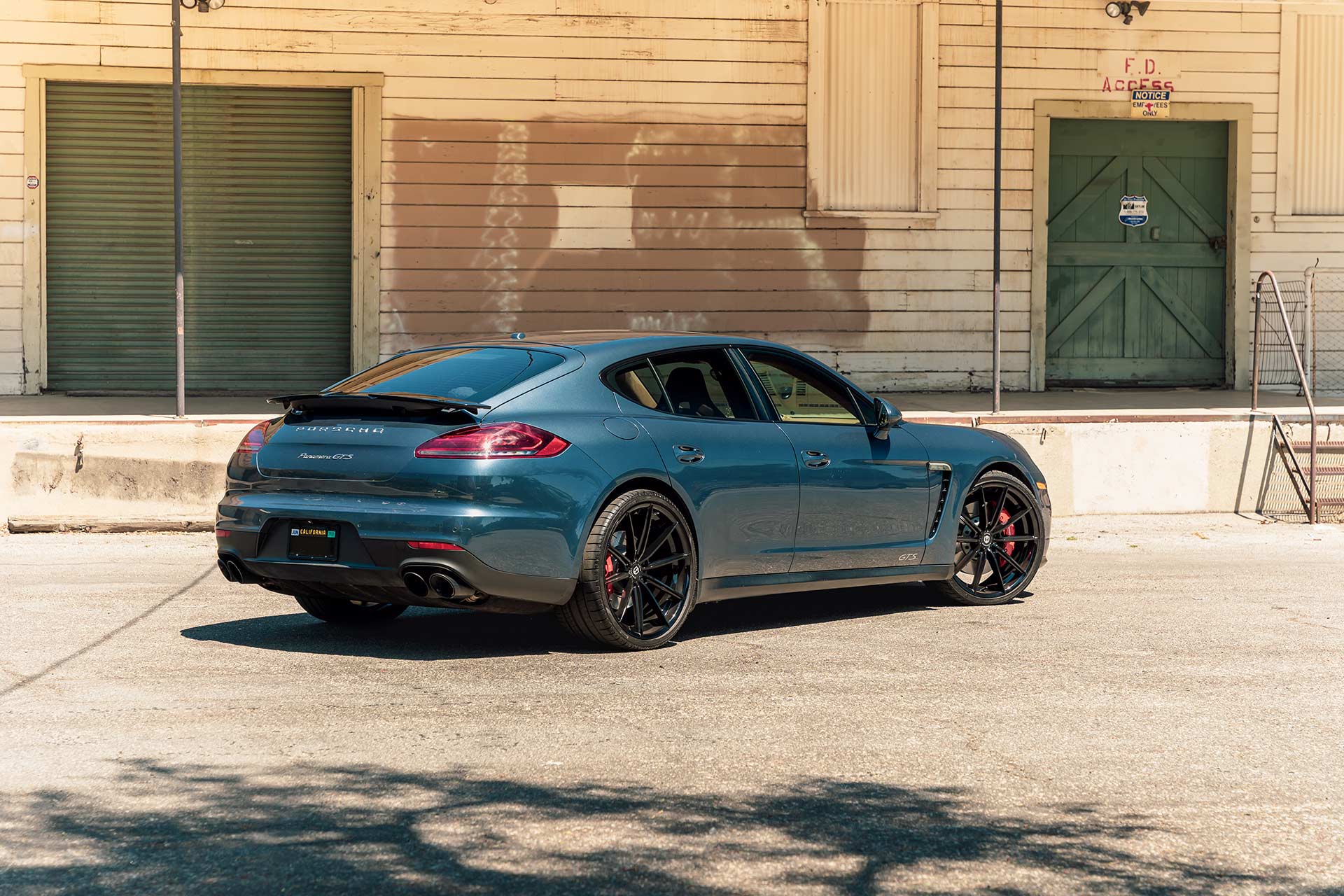 blue porsche panamera gts with gloss black cff46 flow forged wheels