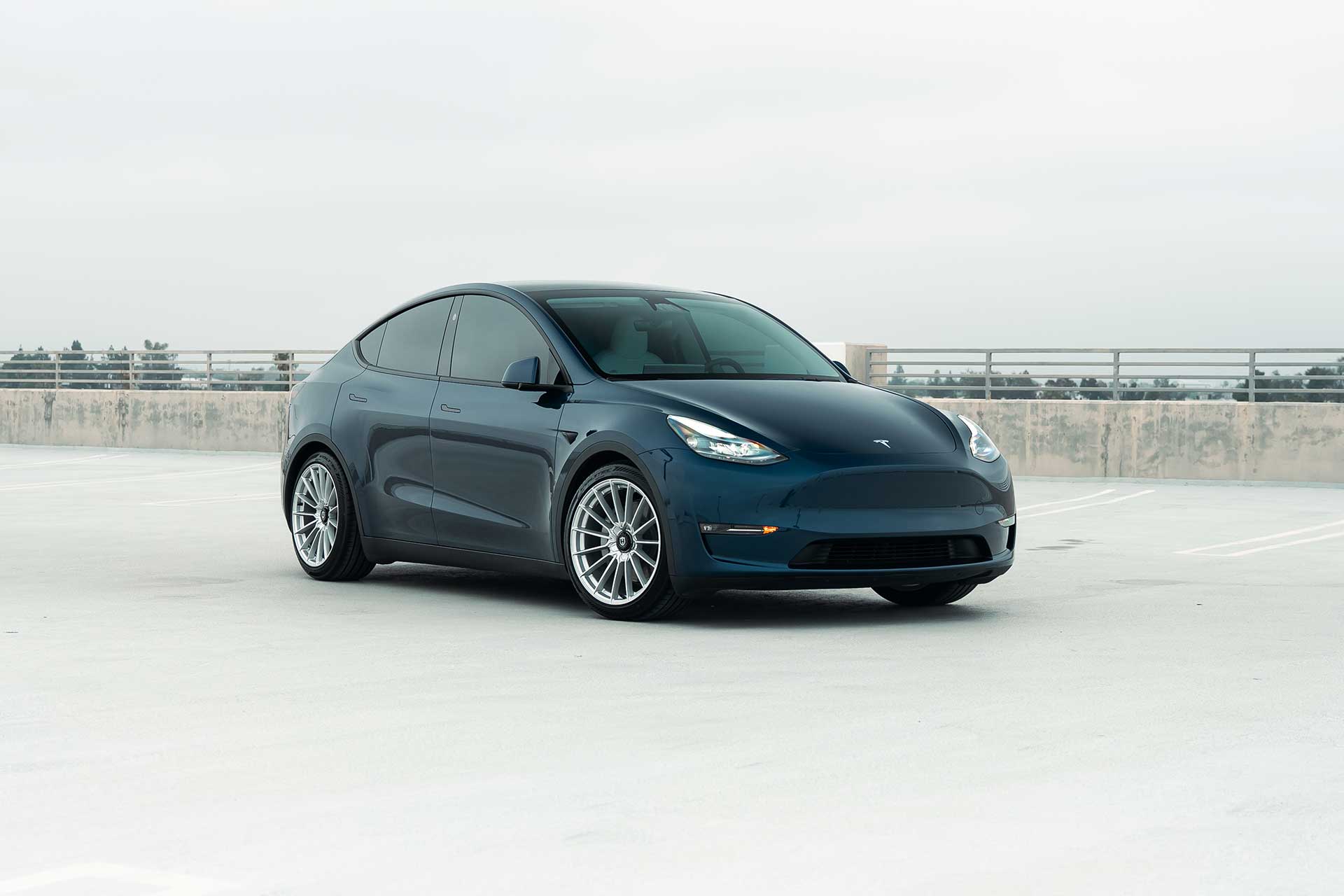 deep blue metallic tesla model y with flow forged cff75 center lock style lightweight performance wheels