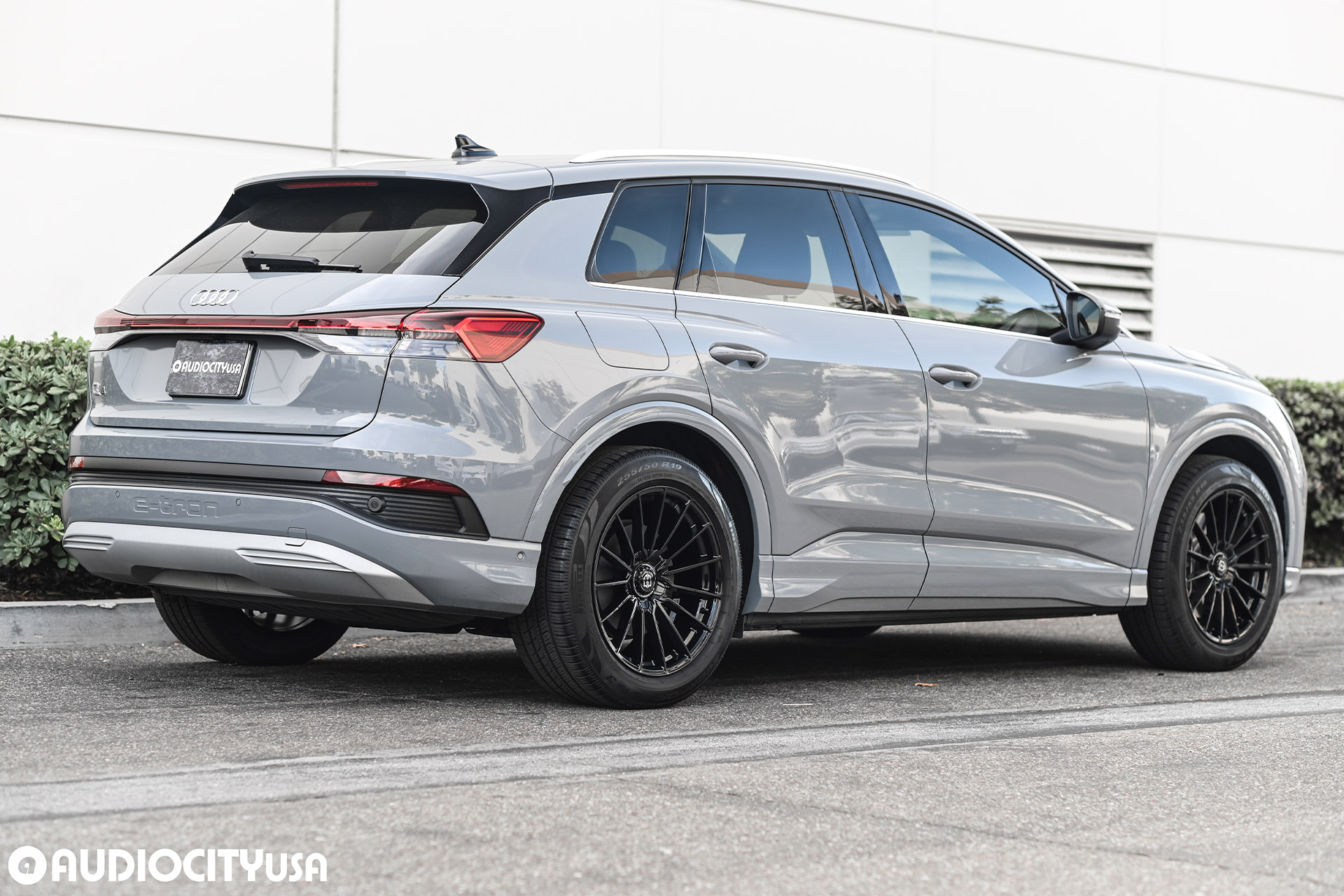 gray audi q4 e tron with gloss black center lock design curva concepts cff75 flow forged performance wheels