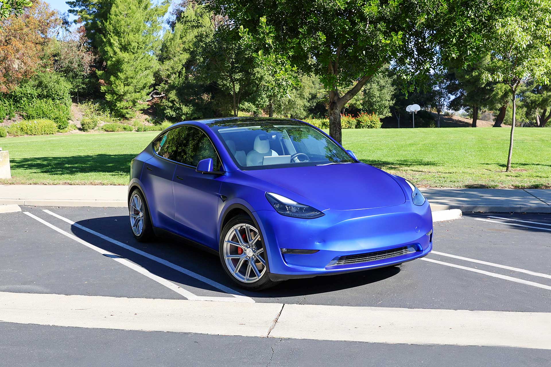 matte blue tesla model y with brushed clear coat cff70 flow forged wheels