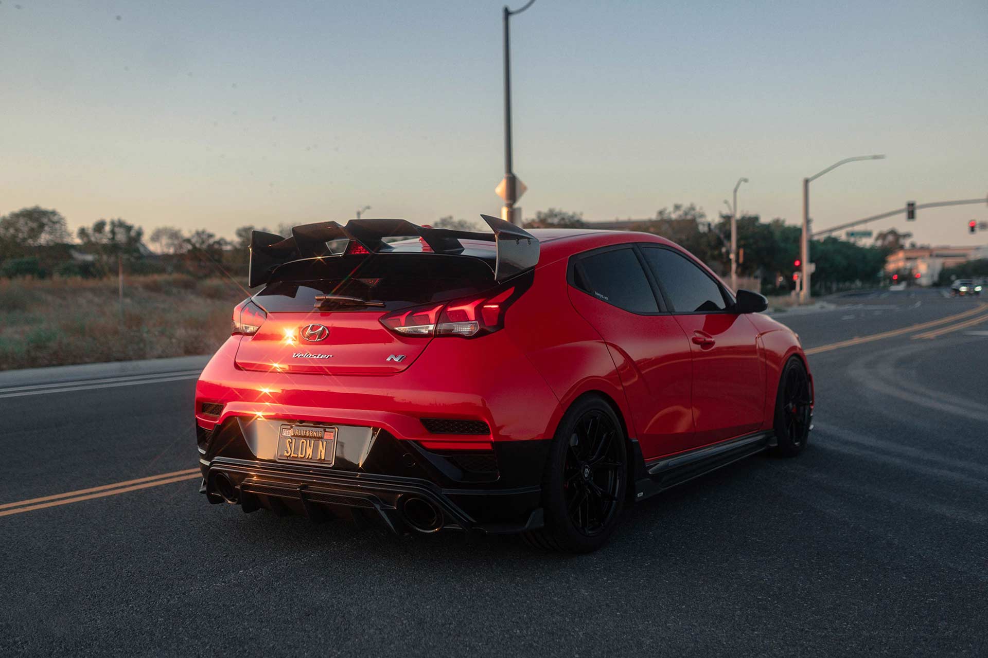 red adro hyundai veloster n with gloss black cff70 flow forged wheels