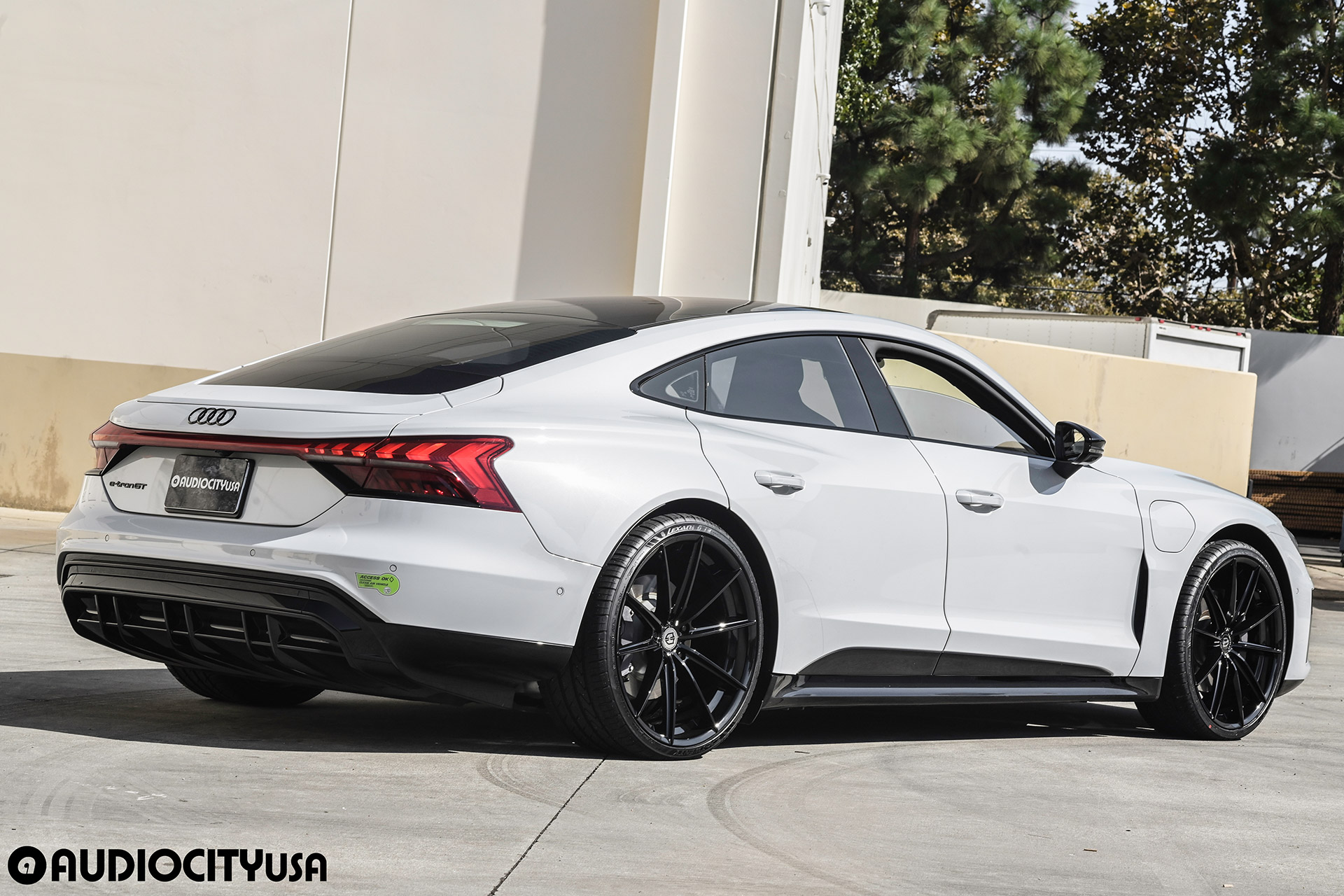 white audi e tron gt with gloss black curva concepts cff46 flow forged performance wheels
