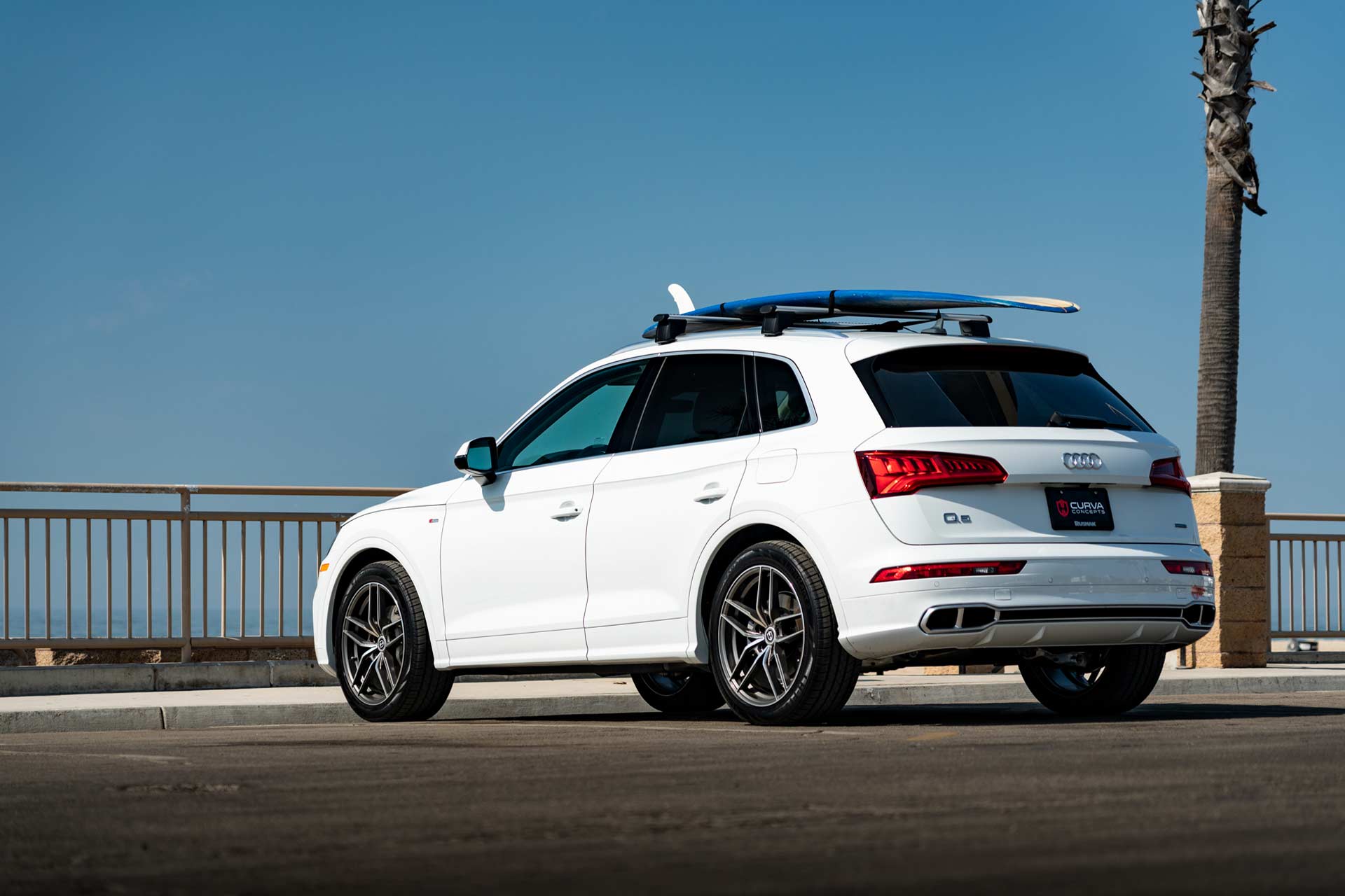 white audi q5 b9 with gunmetal machined cff25 flow forged wheels