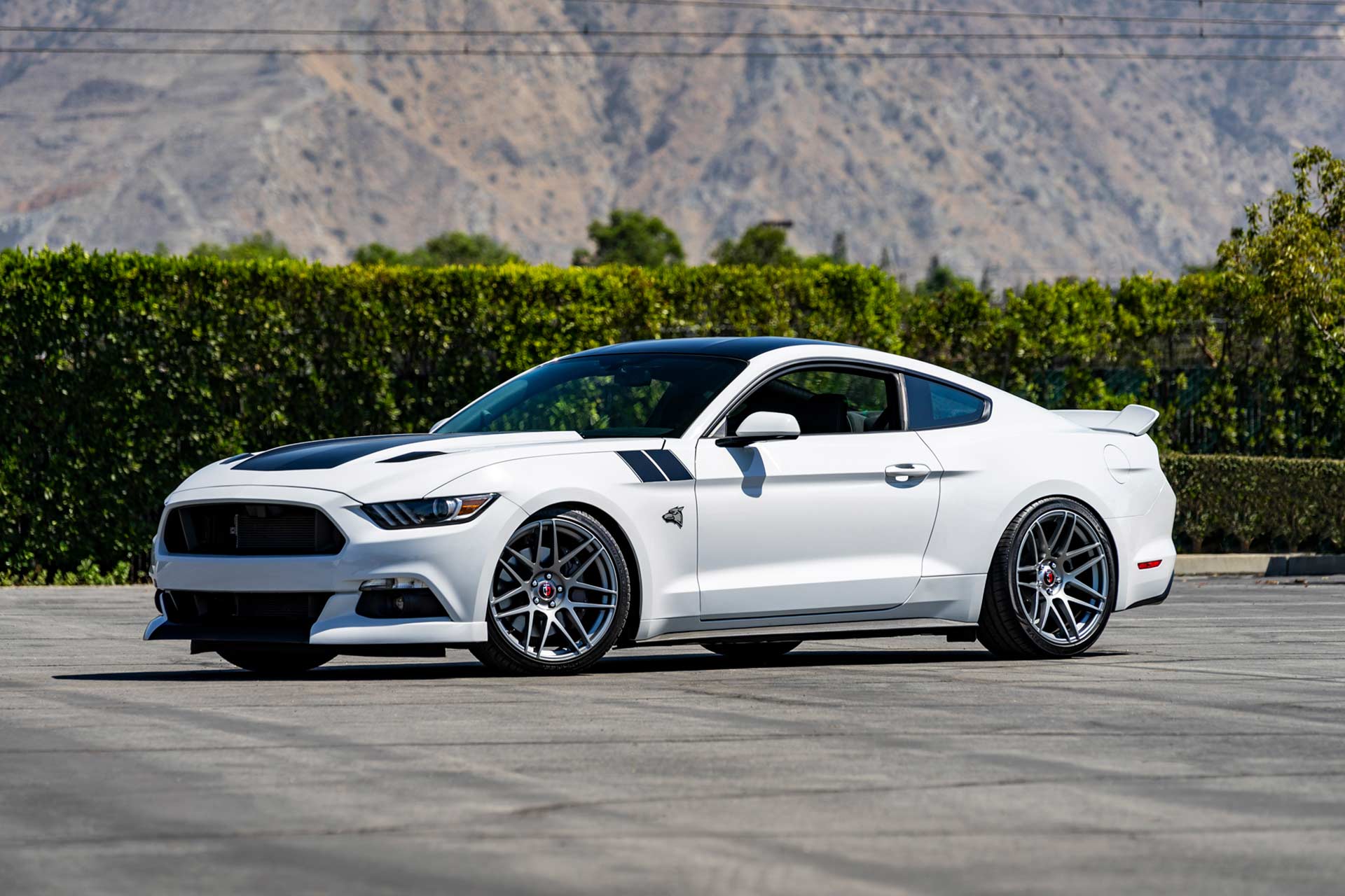 white ford mustang gt s550 with gunmetal cff300 flow forged wheels
